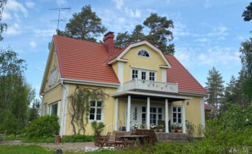 Asiakaskokemus: Perinteitä kunnioittava kattoremontti lähes 100-vuotiaassa järvenrantatalossa