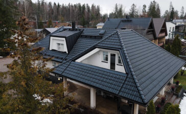 Asiakaskokemus: Haastavan omakotitalon tiilikattoremontti