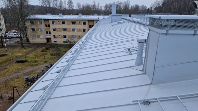 Taloyhtiökohde: As Oy Klaavuntie 12 – Konesaumakatto